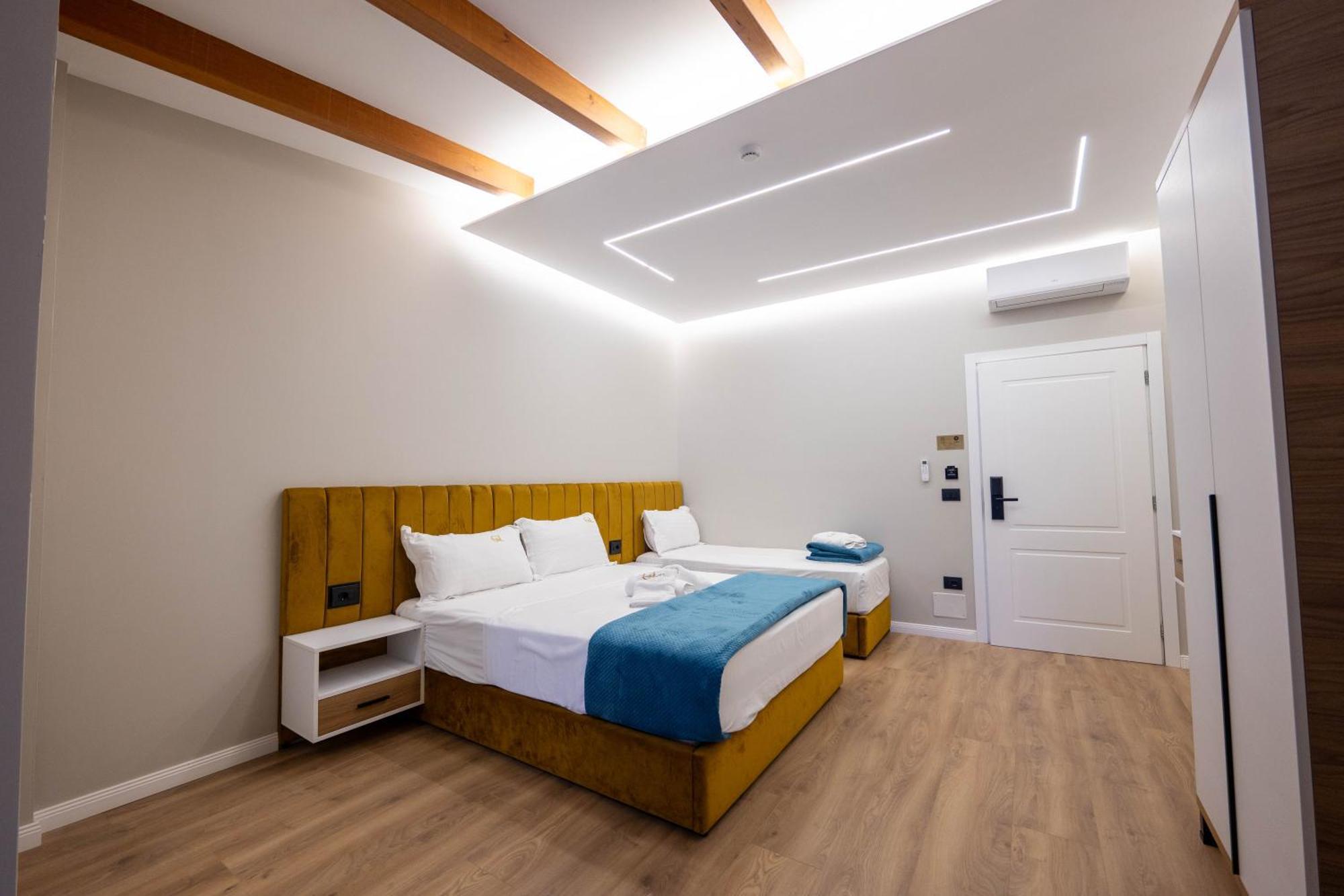 Golemi Lux Hotel Exterior photo