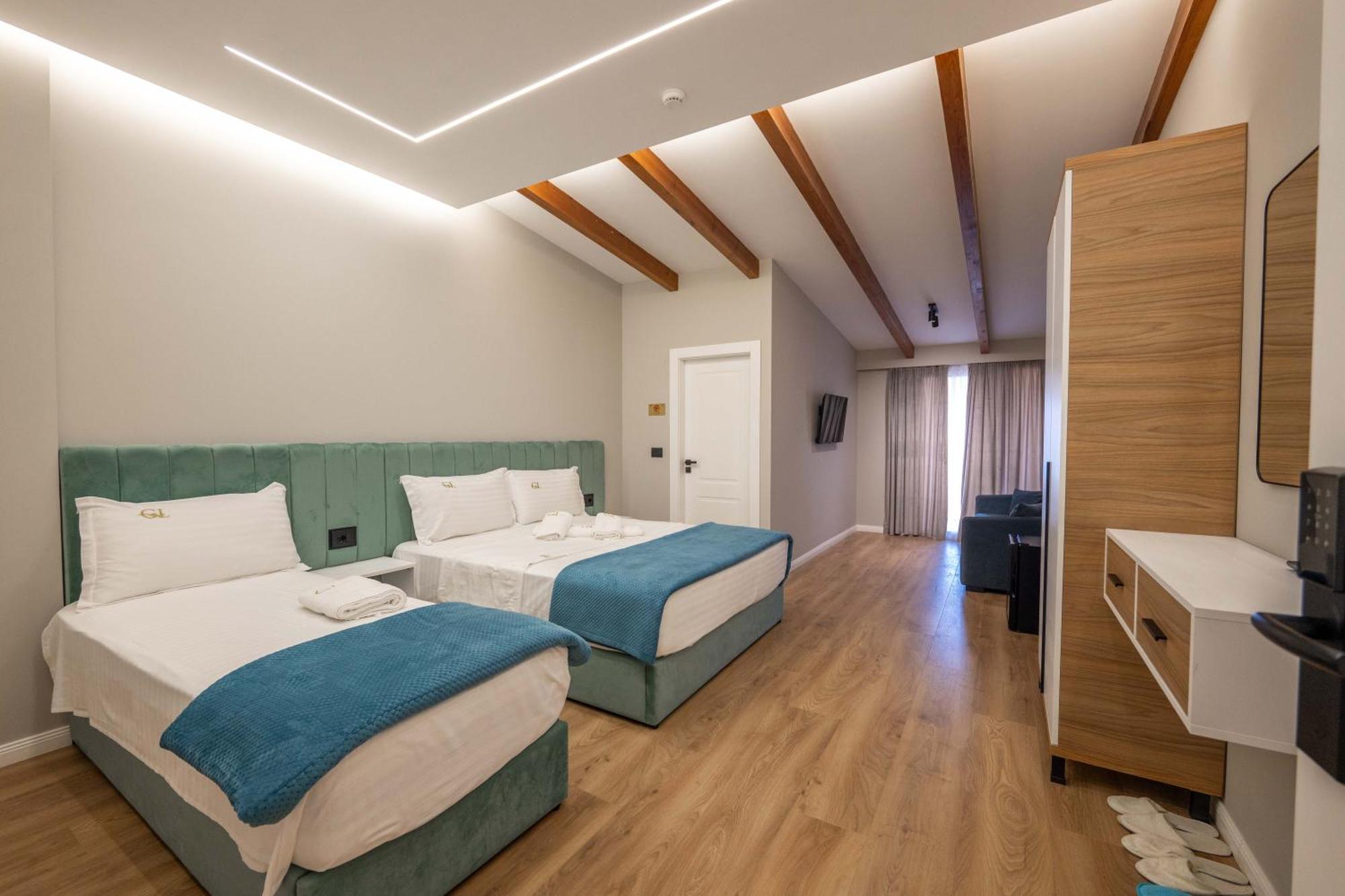 Golemi Lux Hotel Exterior photo