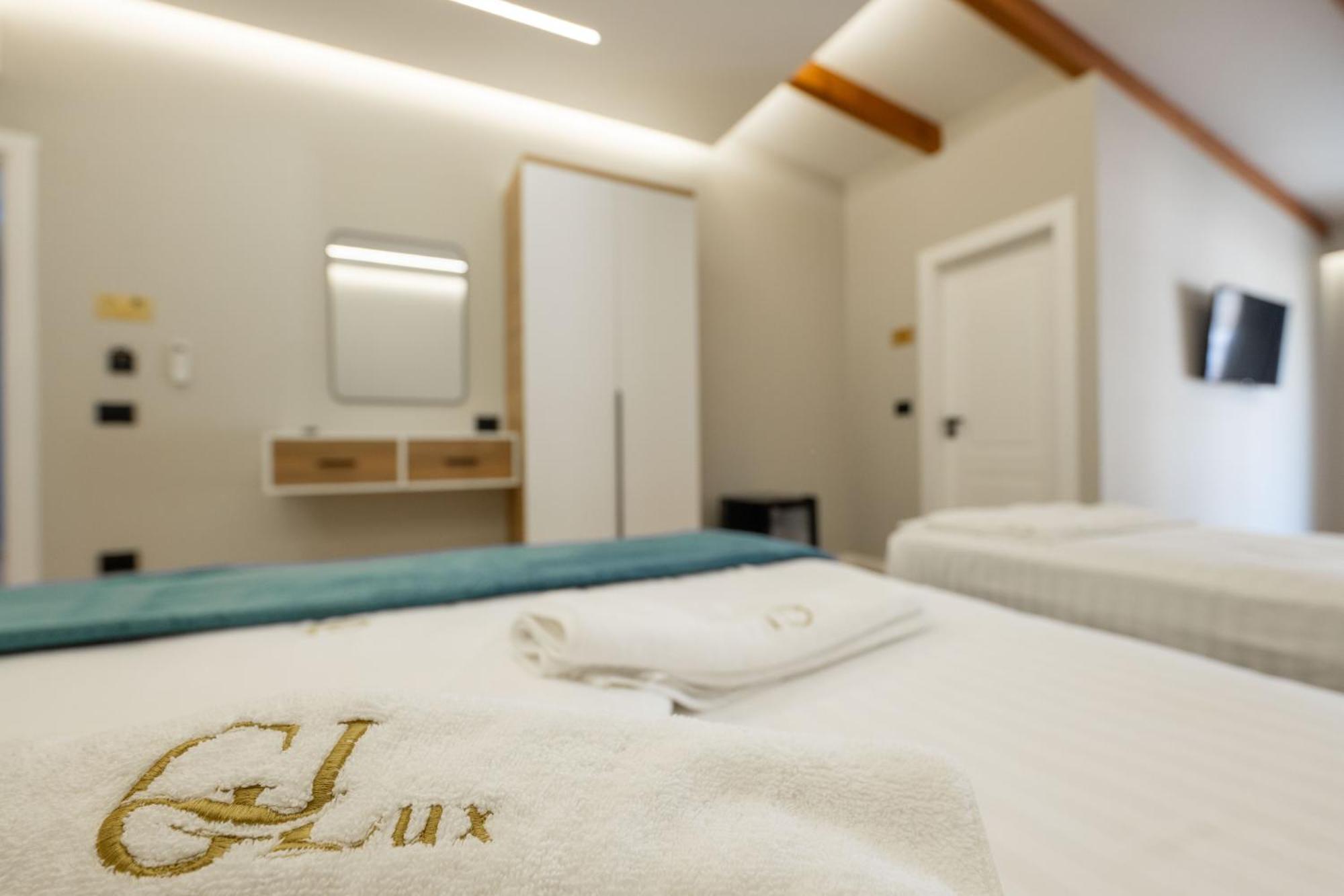 Golemi Lux Hotel Exterior photo